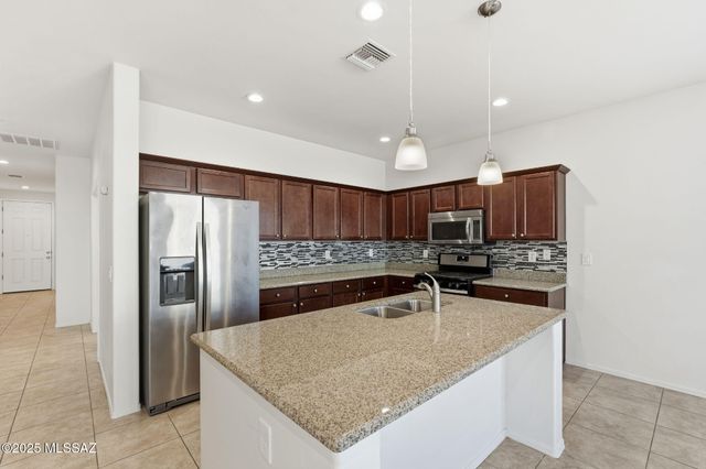 1021 E Lumber Jack Trail, Sahuarita, AZ 85629