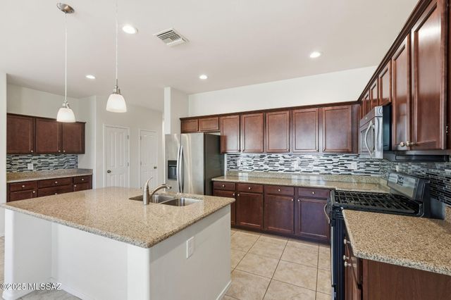 1021 E Lumber Jack Trail, Sahuarita, AZ 85629