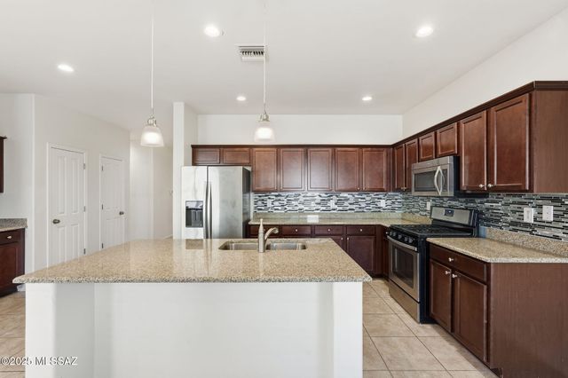 1021 E Lumber Jack Trail, Sahuarita, AZ 85629