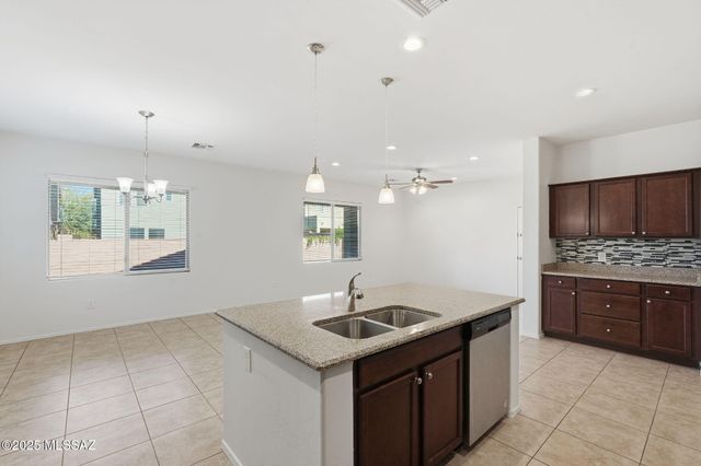 1021 E Lumber Jack Trail, Sahuarita, AZ 85629