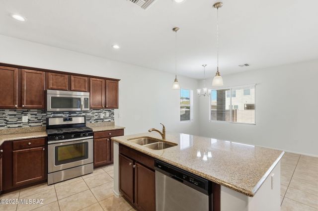 1021 E Lumber Jack Trail, Sahuarita, AZ 85629