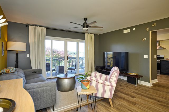 740 Creekside Drive 510, Mount Prospect, IL 60056