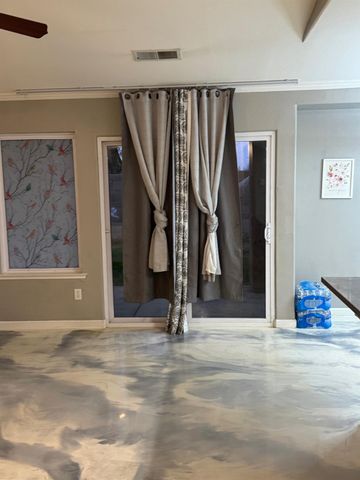 5626 W Carmen Avenue, Fresno, CA 93722