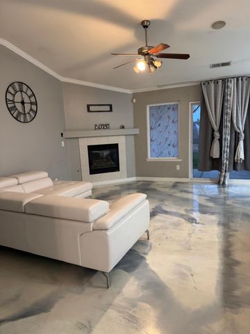 5626 W Carmen Avenue, Fresno, CA 93722