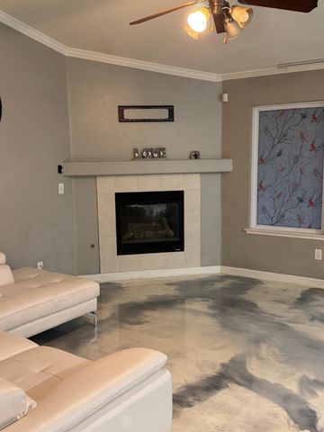 5626 W Carmen Avenue, Fresno, CA 93722