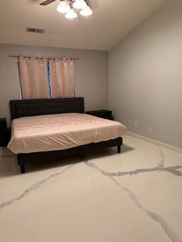 5626 W Carmen Avenue, Fresno, CA 93722