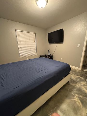 5626 W Carmen Avenue, Fresno, CA 93722