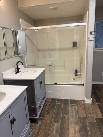 5626 W Carmen Avenue, Fresno, CA 93722