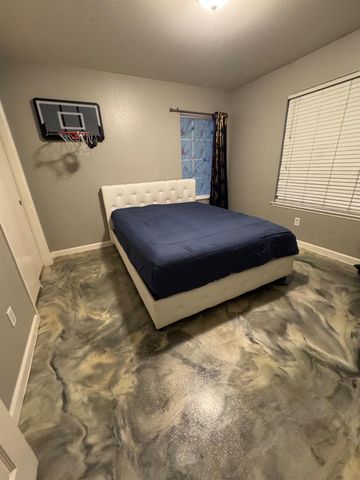 5626 W Carmen Avenue, Fresno, CA 93722