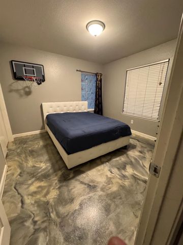 5626 W Carmen Avenue, Fresno, CA 93722