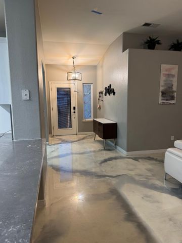 5626 W Carmen Avenue, Fresno, CA 93722