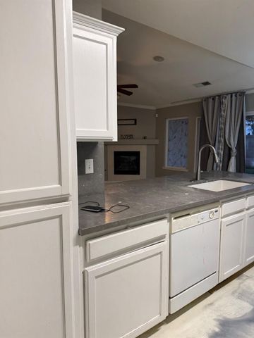 5626 W Carmen Avenue, Fresno, CA 93722