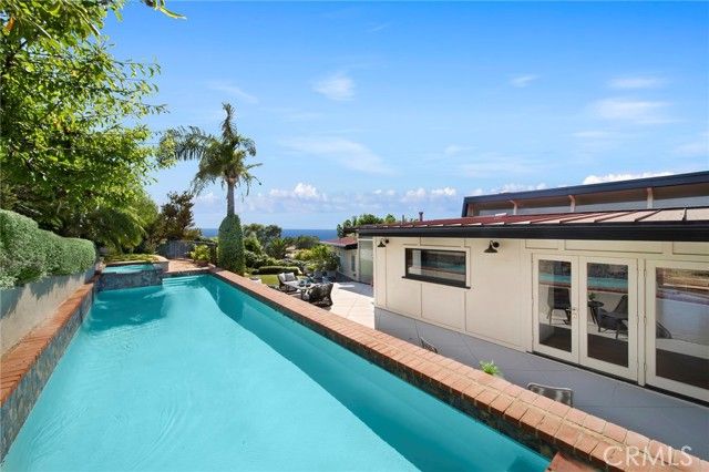 1961 San Remo Drive, Laguna Beach, CA 92651