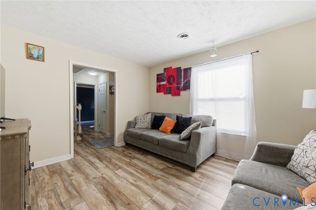 3401 Sussex Dr, Hopewell, VA 23860