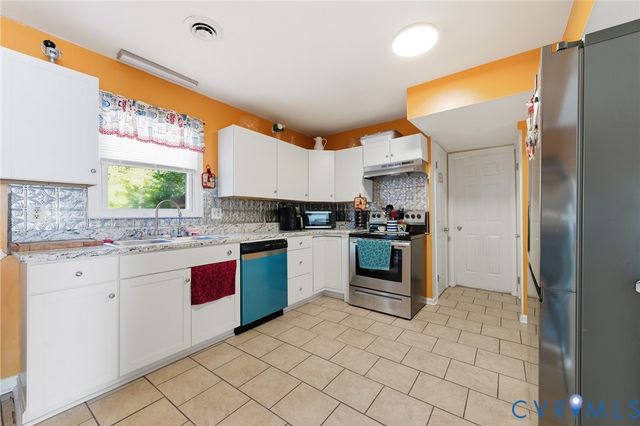 3401 Sussex Dr, Hopewell, VA 23860