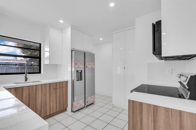 1005 W 36th Pl, Hialeah, FL 33012