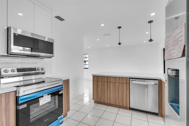 1005 W 36th Pl, Hialeah, FL 33012