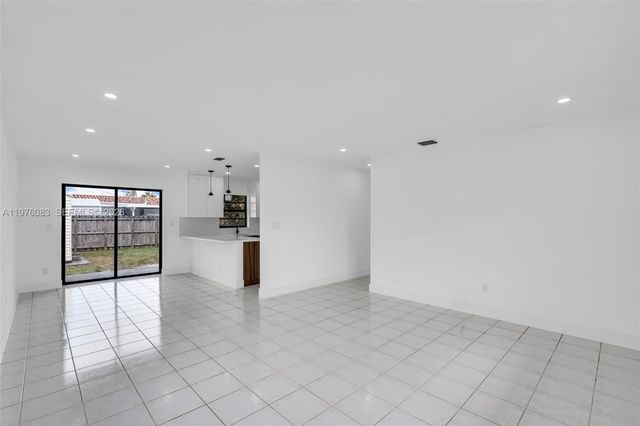 1005 W 36th Pl, Hialeah, FL 33012