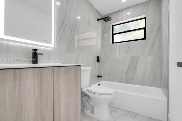 1005 W 36th Pl, Hialeah, FL 33012