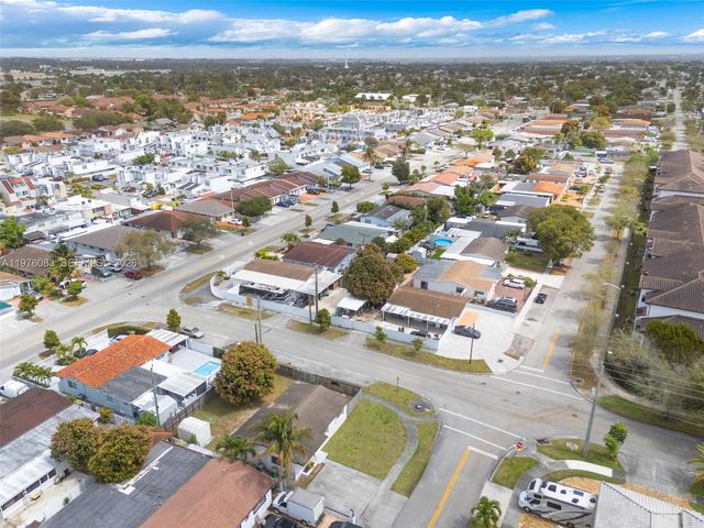 1005 W 36th Pl, Hialeah, FL 33012