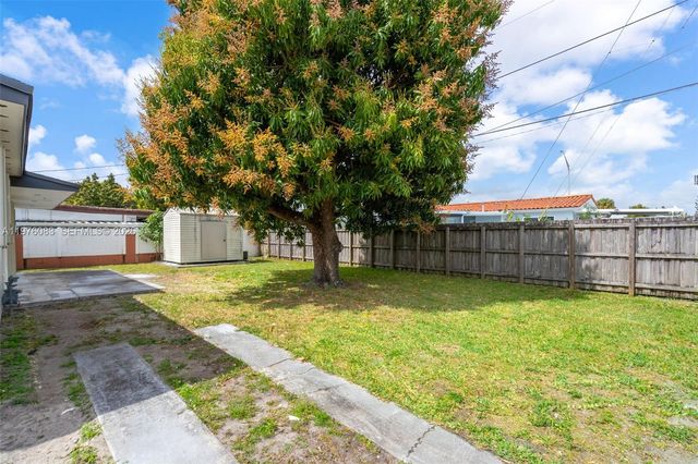 1005 W 36th Pl, Hialeah, FL 33012