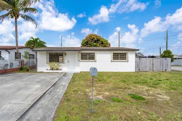 1005 W 36th Pl, Hialeah, FL 33012