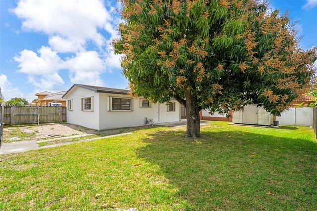 1005 W 36th Pl, Hialeah, FL 33012