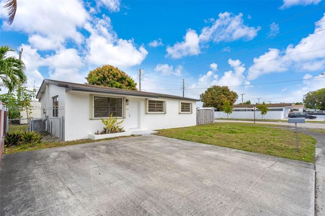 1005 W 36th Pl, Hialeah, FL 33012