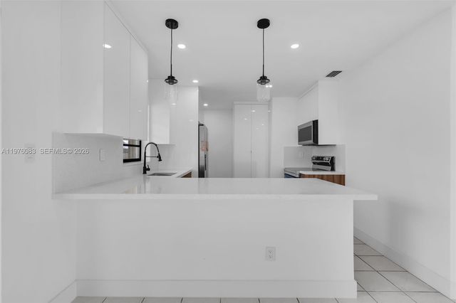 1005 W 36th Pl, Hialeah, FL 33012