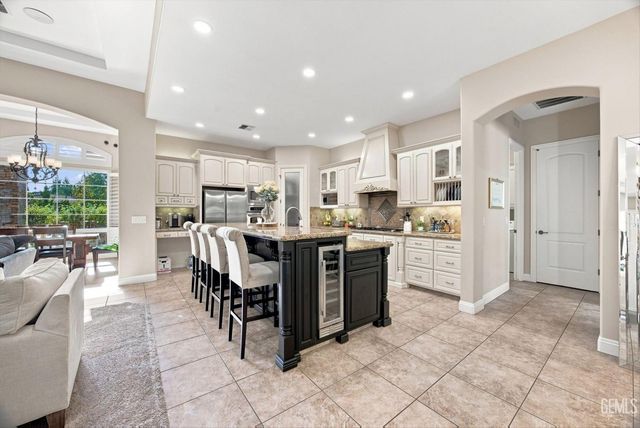 2206 Ribble Valley Drive, Bakersfield, CA 93311