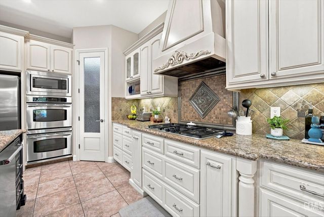 2206 Ribble Valley Drive, Bakersfield, CA 93311