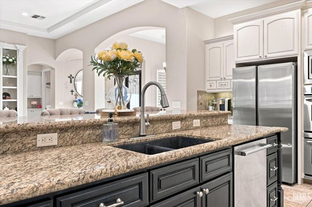 2206 Ribble Valley Drive, Bakersfield, CA 93311