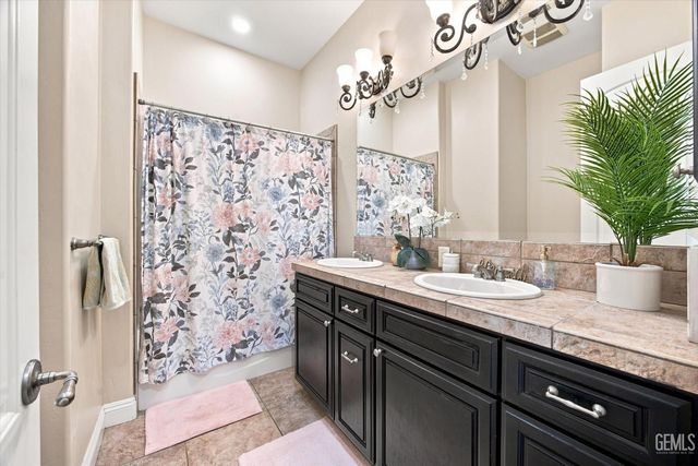 2206 Ribble Valley Drive, Bakersfield, CA 93311