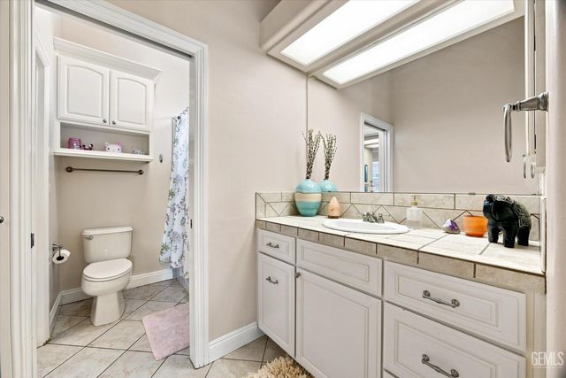2206 Ribble Valley Drive, Bakersfield, CA 93311