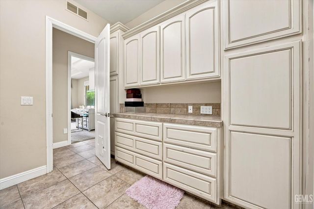 2206 Ribble Valley Drive, Bakersfield, CA 93311