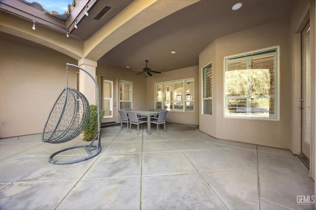 2206 Ribble Valley Drive, Bakersfield, CA 93311
