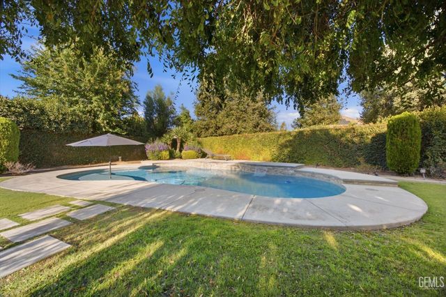2206 Ribble Valley Drive, Bakersfield, CA 93311