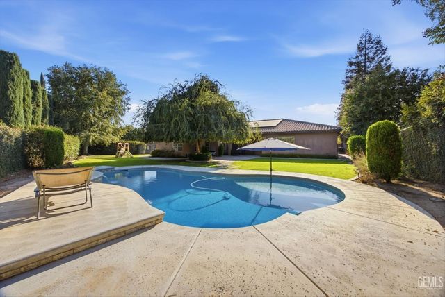 2206 Ribble Valley Drive, Bakersfield, CA 93311