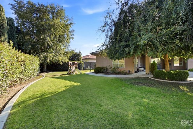 2206 Ribble Valley Drive, Bakersfield, CA 93311
