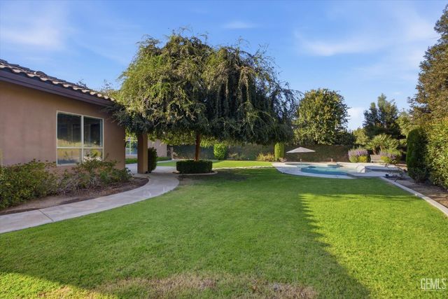 2206 Ribble Valley Drive, Bakersfield, CA 93311