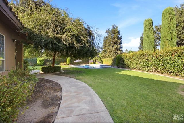 2206 Ribble Valley Drive, Bakersfield, CA 93311