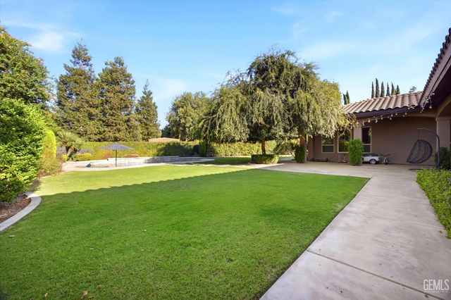 2206 Ribble Valley Drive, Bakersfield, CA 93311