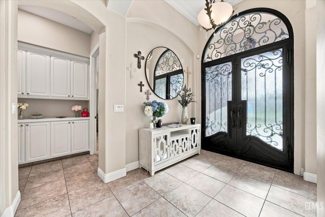 2206 Ribble Valley Drive, Bakersfield, CA 93311