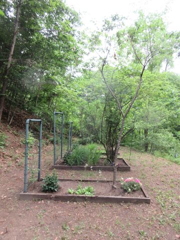 90 Wilsons Woods Road, Brattleboro, VT 05301