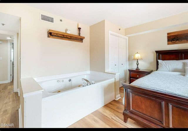 503 Dollywood Lane, Pigeon Forge, TN 37863