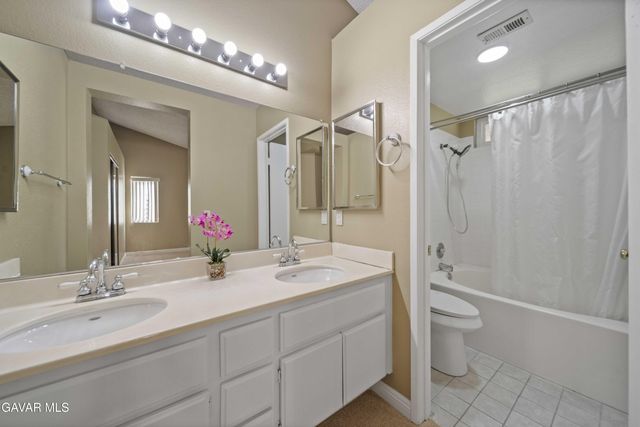 44202 W Halcom Avenue, Lancaster, CA 93536