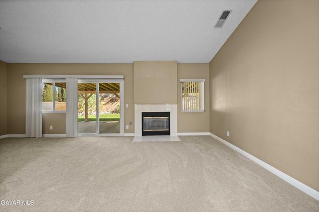 44202 W Halcom Avenue, Lancaster, CA 93536