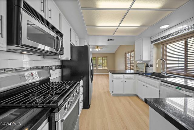 44202 W Halcom Avenue, Lancaster, CA 93536