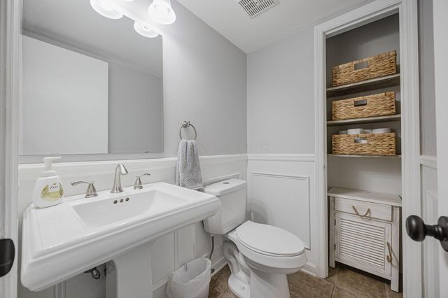 614 Dlyn Street, H14, Columbus, OH 43228