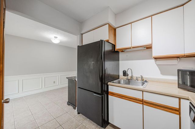 614 Dlyn Street, H14, Columbus, OH 43228